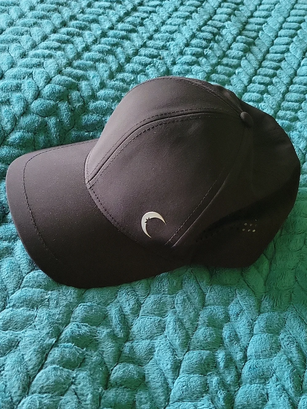 Zyia Black Chill Hat